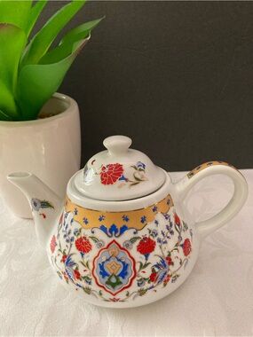 Smy Kutahya Hand Made Turkish Porcelain Tea Pot.
